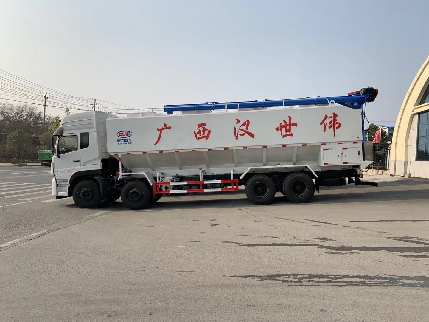 散裝飼料車(chē)選購(gòu)經(jīng)驗(yàn)